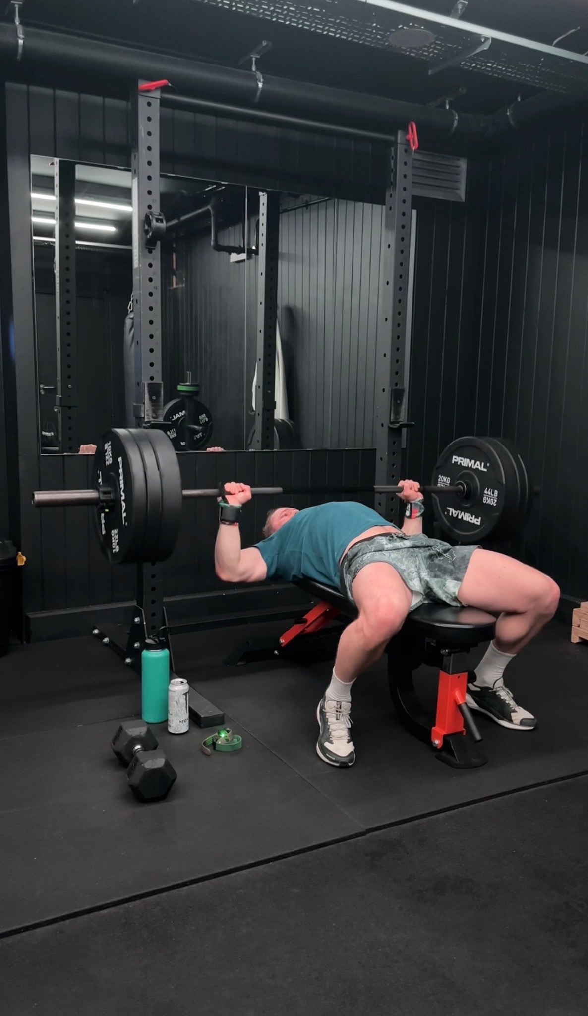 Freddie bench pressing