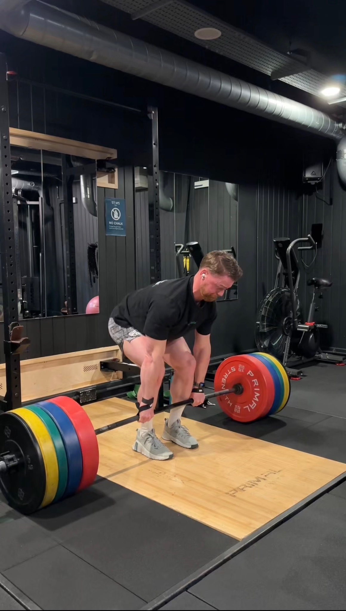 Freddie deadlifting